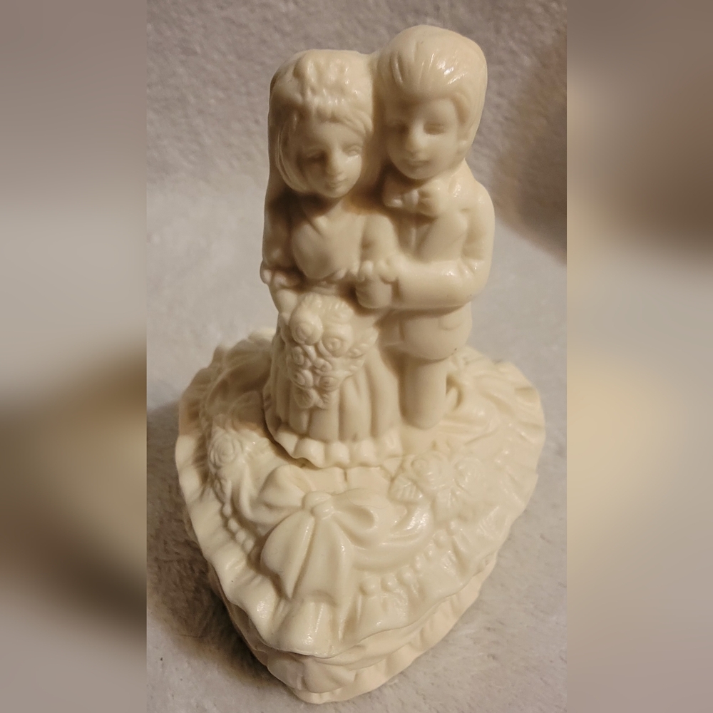 Vintage Bride And Groom Trinket Box